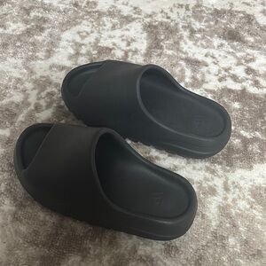Black Yeezy Slides